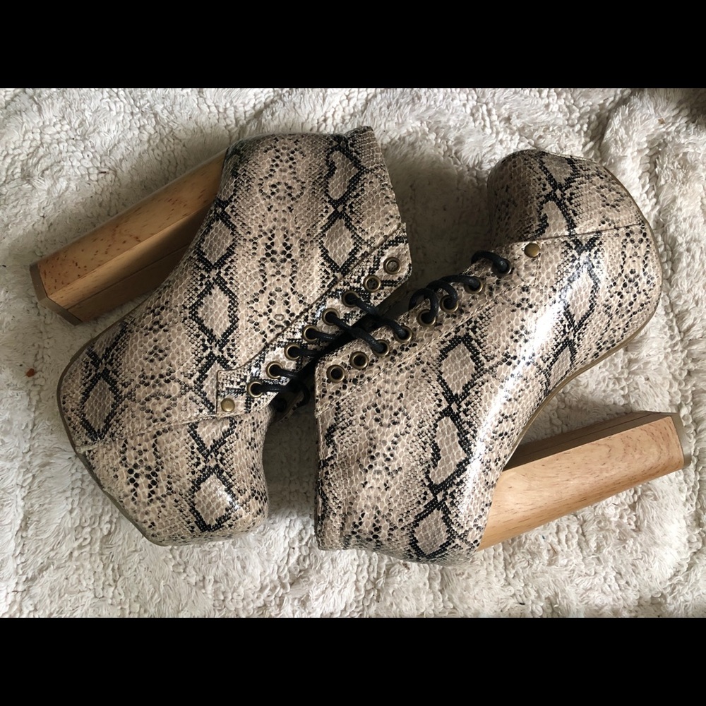 SNAKE SKIN HEELED BOOTS SIZE 6.5 NEVER BEEN WORN